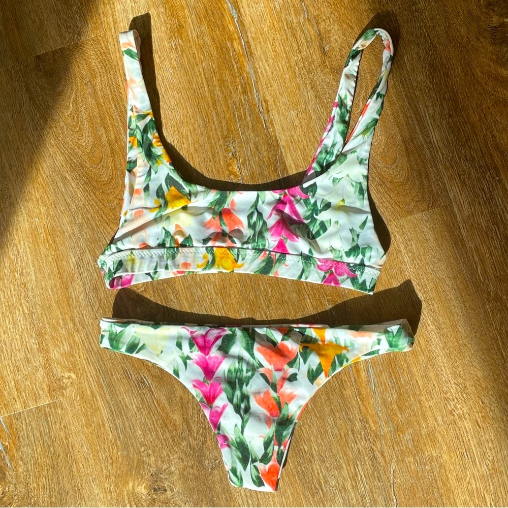 ✨SET✨Stone Fox Swim Lei Stand Bikini Small / Medium